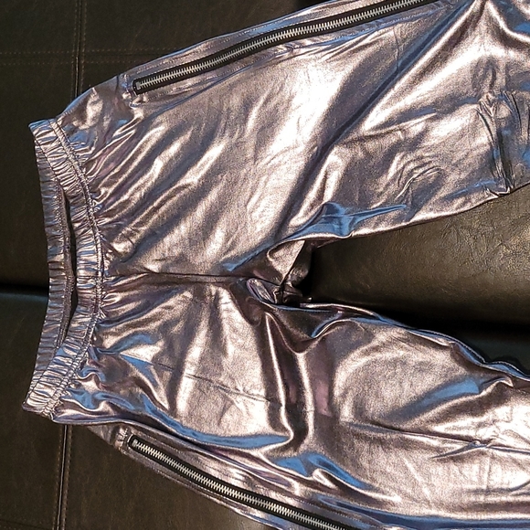 2 pair liquid leggings 😍 - Picture 3 of 4